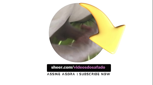 Batendo uma punheta com a bucetinha rosa de brinquedo