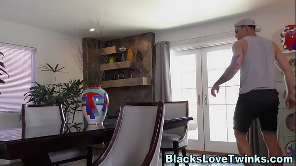 Black hunks give white dude bukkake