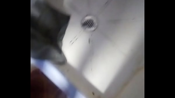 Wanna see her cum real fast in the shower