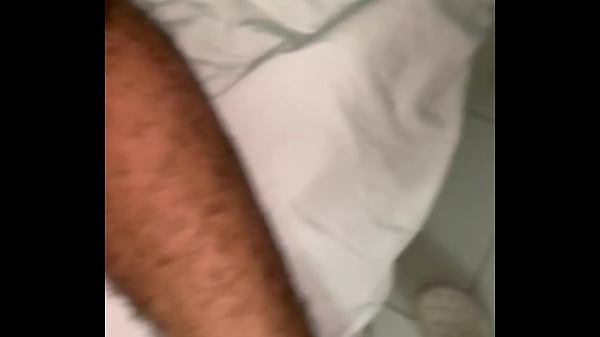 Arrombando um cuzinho, metendo gostoso