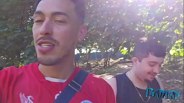 câmeras de segurança flagram machos fudendo no mato parte 2 (COMPLETO NO RED)