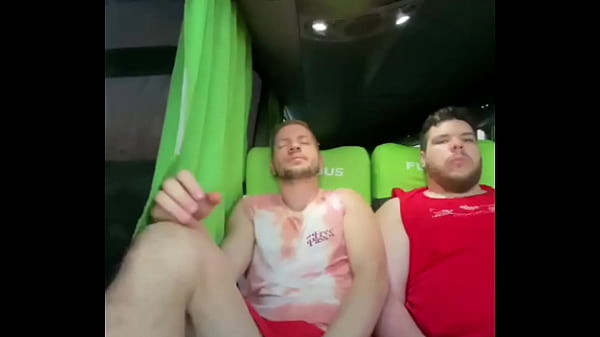 Prévia – Dotado Me Colocou Pra Mamar no Ônibus e Deu Leitinho Na Boca No Banheiro da Rodoviária (ASSISTA COMPLETO NO XVIDEOS RED)