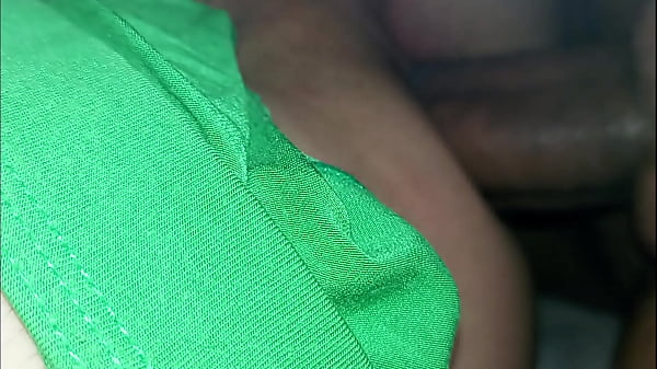 Levei rola do negão até gozar CALADO para não acordar a mãe dele