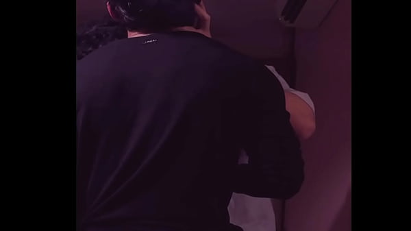 Estudiantes follando en su habitación – Universitario Dotado folla a sumiso pasivo