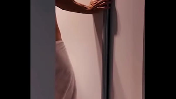 viendo a escondías como El Hetero atlético se duchaba y termina fallándome