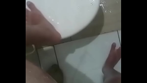 Novinho fimose exibindo o pauzinho