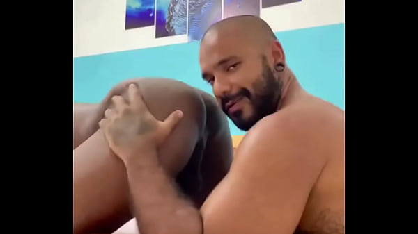 Encontrei esse negão em Salvador e levei pra casa pra levar rola