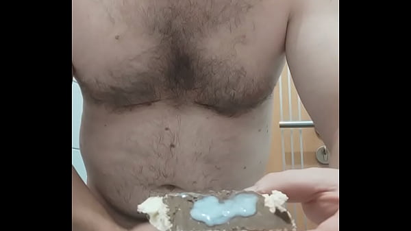 VID 424 Ma masturbez si imi beau pisatul si imi mananc sperma (7min)