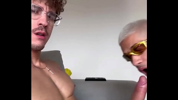 MALOKA SENTANDO NO PAUZUDO SEM CAPA E GANHANDO LEITE. – FREE