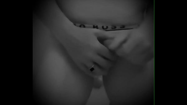 amateur flatmate spied in the bathtub pissing on his own body – male omorashi