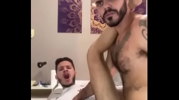 Eu fui Jogar futebol e o Goleiro tinha um PAUZÃO GROSSO NA bermuda eu não resisti e fui dar o Rabo pra sentir o Pau de 23cm no Rabo