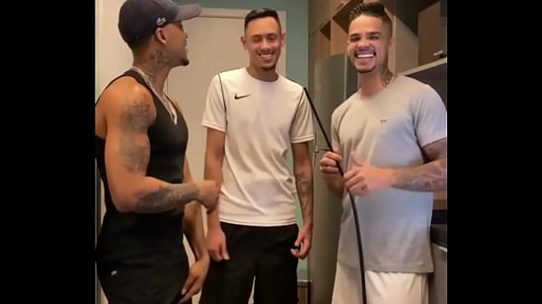 LEVEI UM BOY PAUZUDO PRA CASA PRA VIRAR MAMITINHA PRO MEU MARIDO E EU.