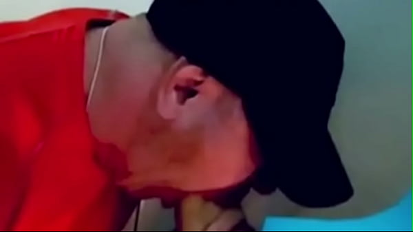 Soy heterosexual con miedo de que alguien que me conozca en mi vida de heterosexual pueda descubrirme en porno gay