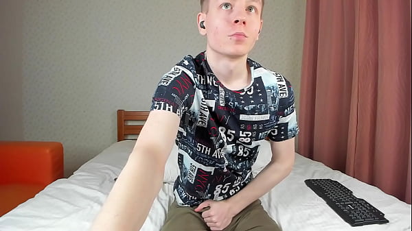 Young Stud’s Big Dick Climax on Cozy Cam
