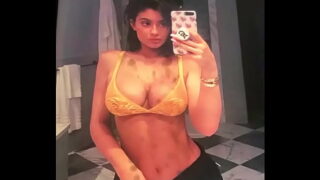 Kylie Jenner cum tribute