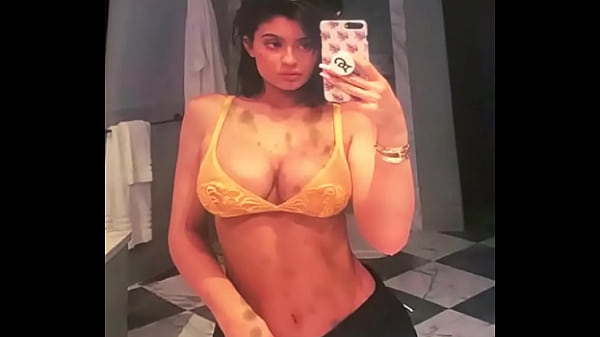 Kylie Jenner cum tribute